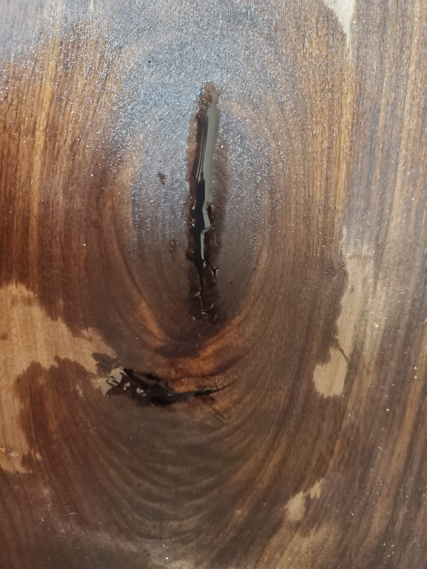 Showing a knot being filled