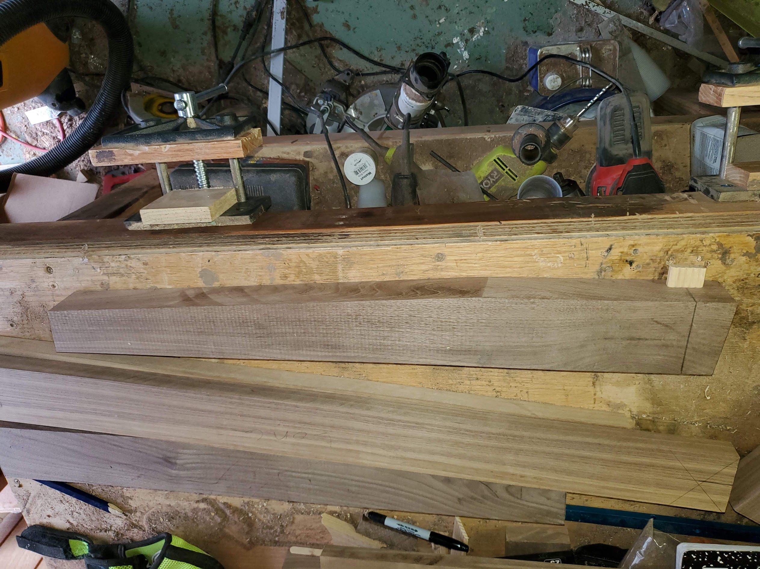 Beadlock floating tennon in the leg